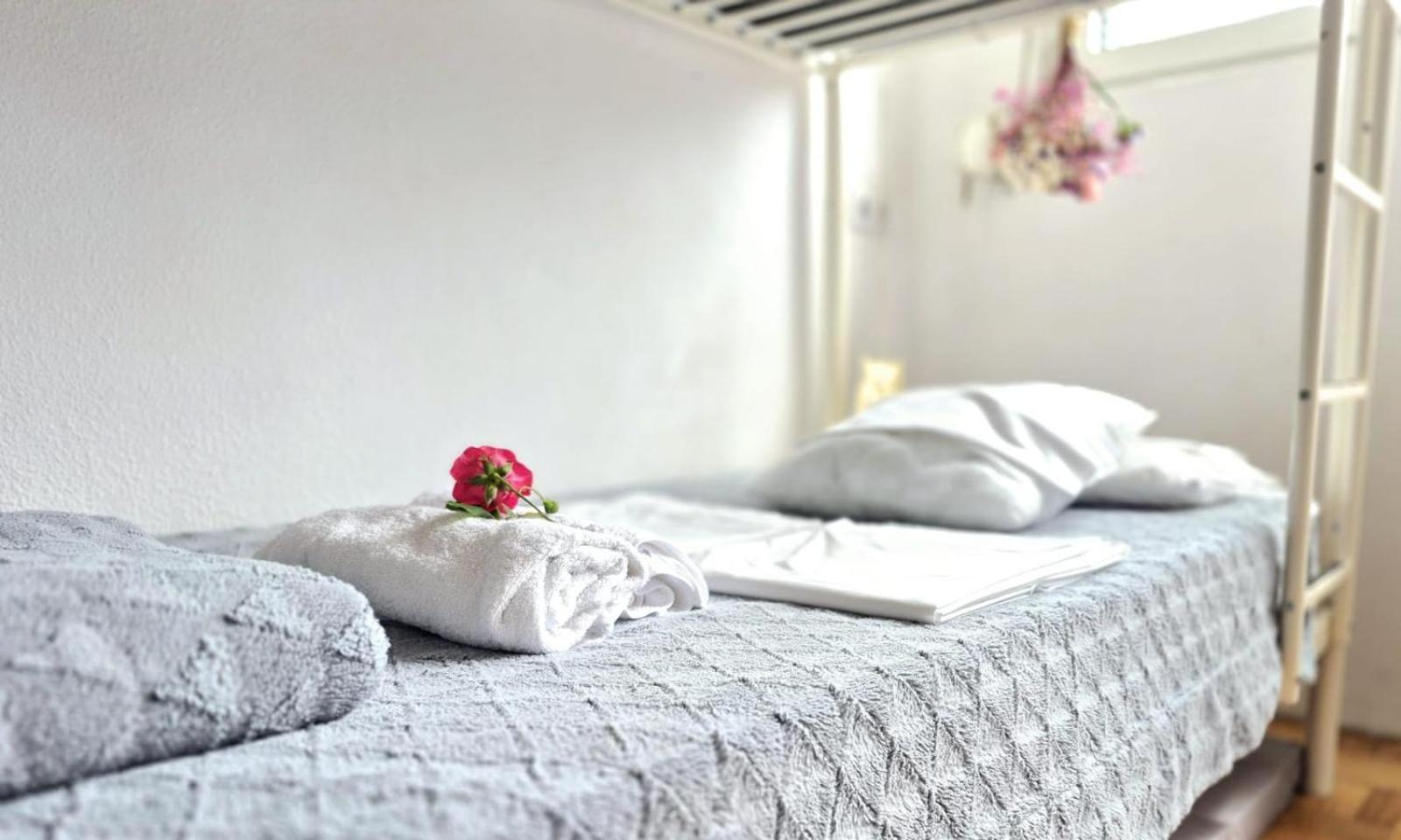 Ideal For Camino Quiet Basic Room Away From Crowds In Private House 지주르메이어 객실 사진